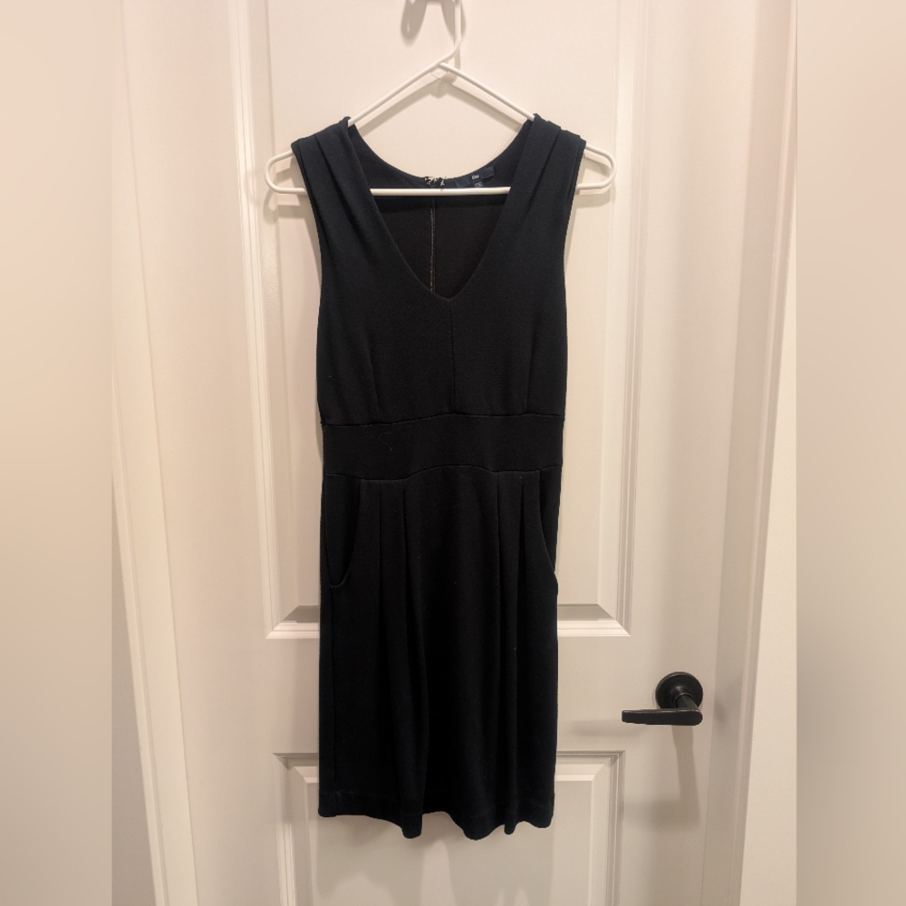 GAP Black Sheath Mini Dress V-Neck Sleeveless